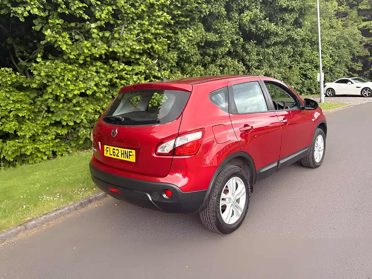 Used 2012 Nissan Qashqai Acenta Red - Interior and Exterior details 5