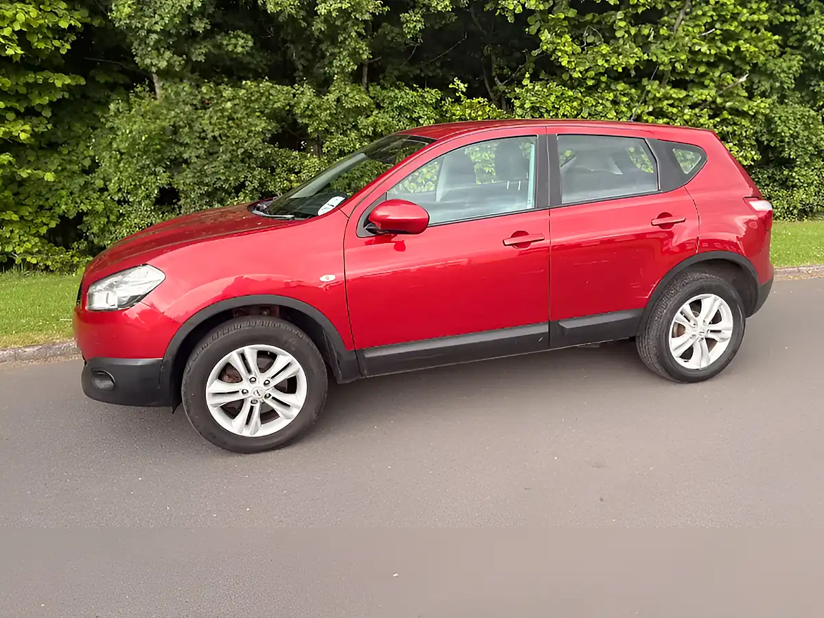 Used 2012 Nissan Qashqai Acenta Red - Interior and Exterior details 7