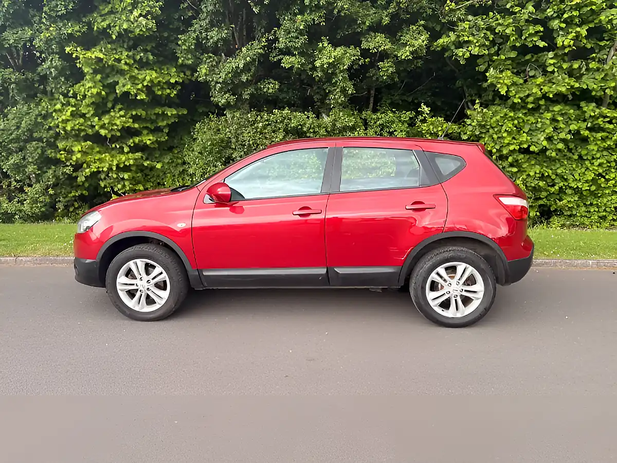 Used 2012 Nissan Qashqai Acenta Red - Interior and Exterior details 8