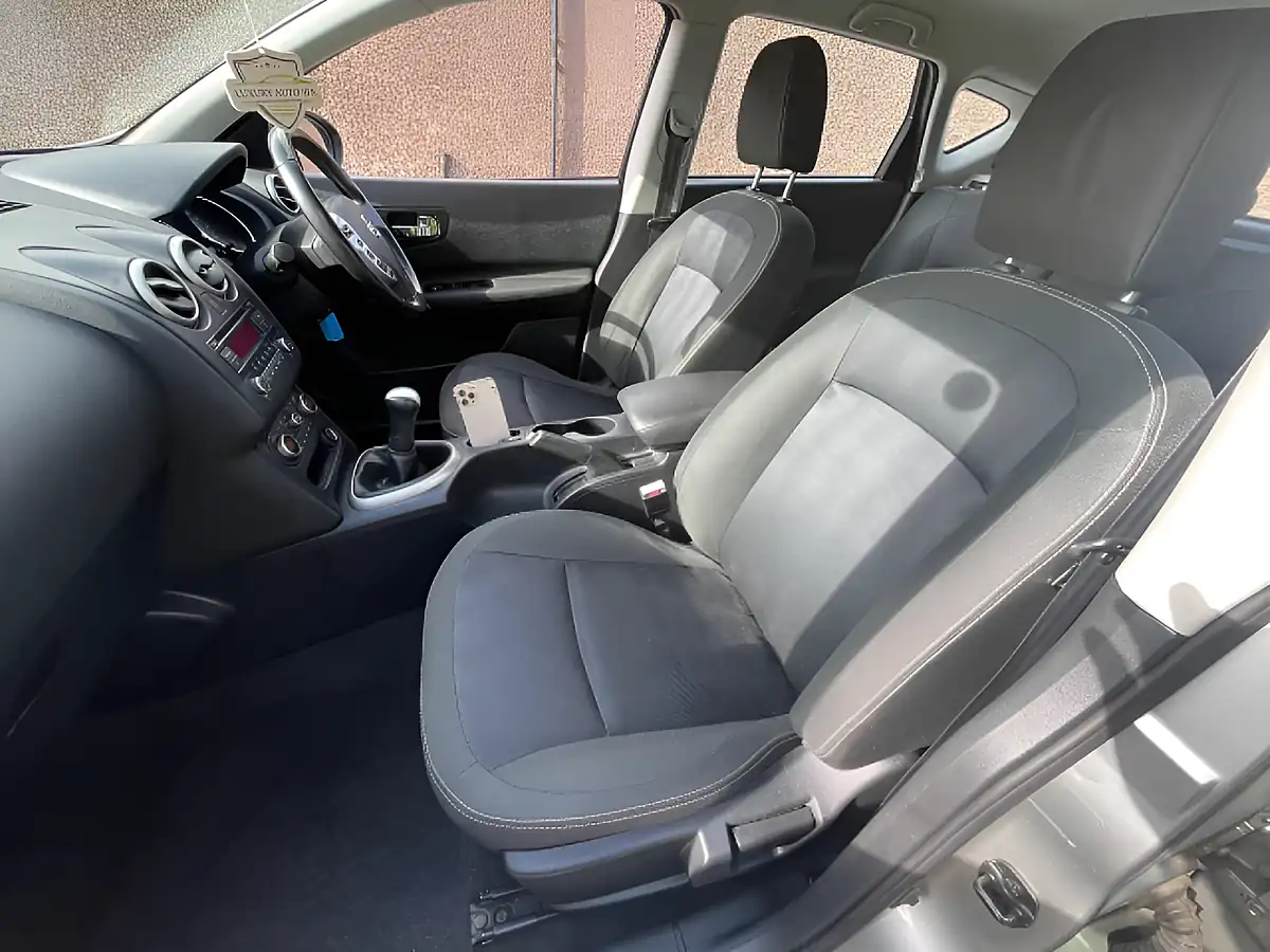 Used 2012 Nissan Qashqai Acenta Silver - Interior and Exterior details 13