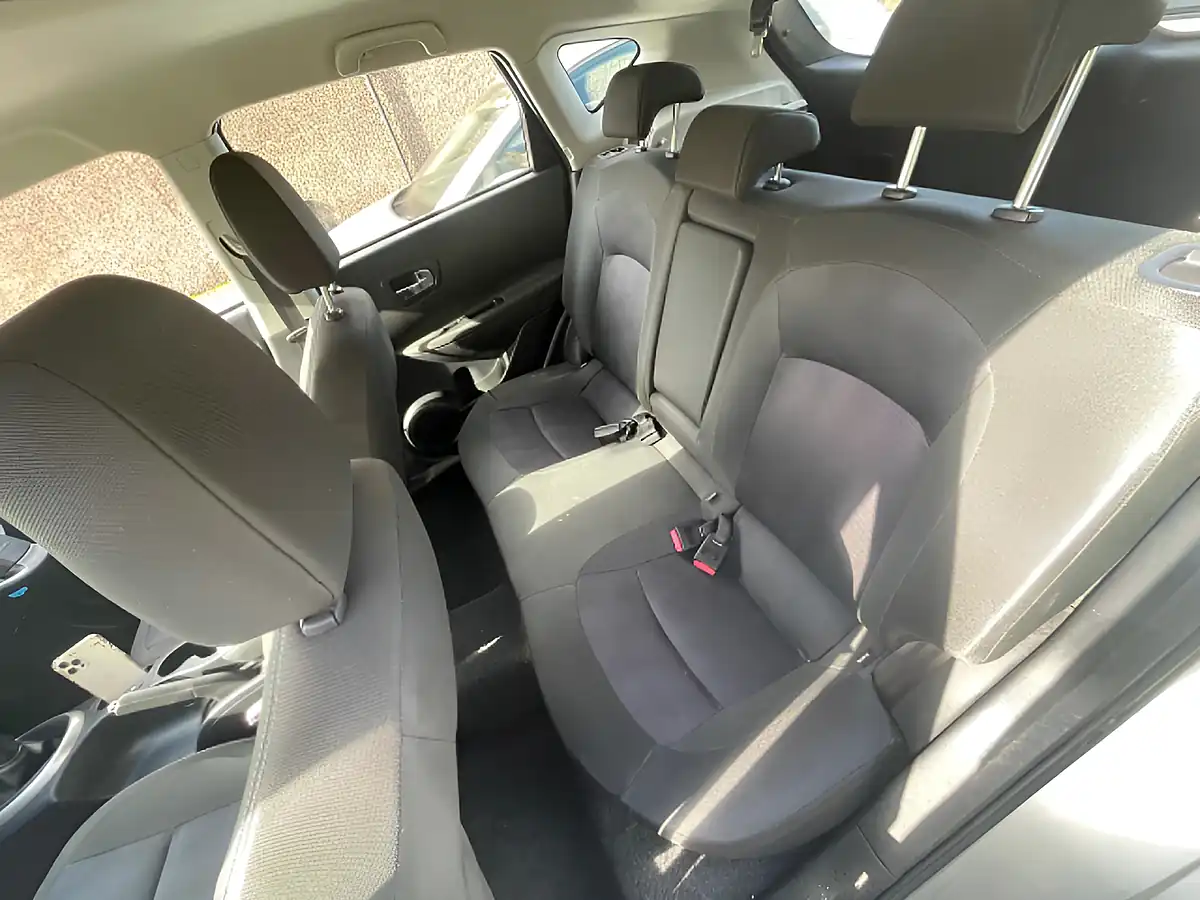 Used 2012 Nissan Qashqai Acenta Silver - Interior and Exterior details 14