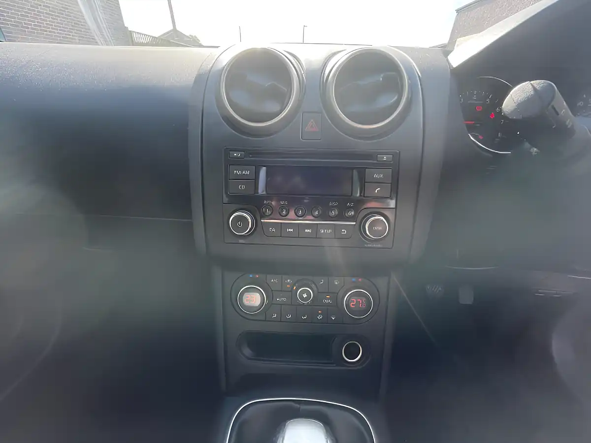 Used 2012 Nissan Qashqai Acenta Silver - Interior and Exterior details 16
