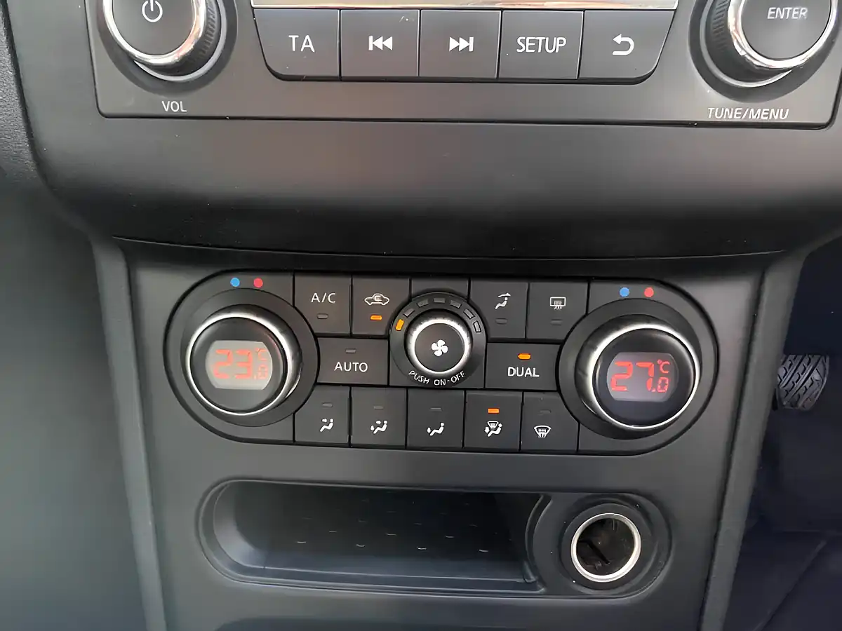 Used 2012 Nissan Qashqai Acenta Silver - Interior and Exterior details 17