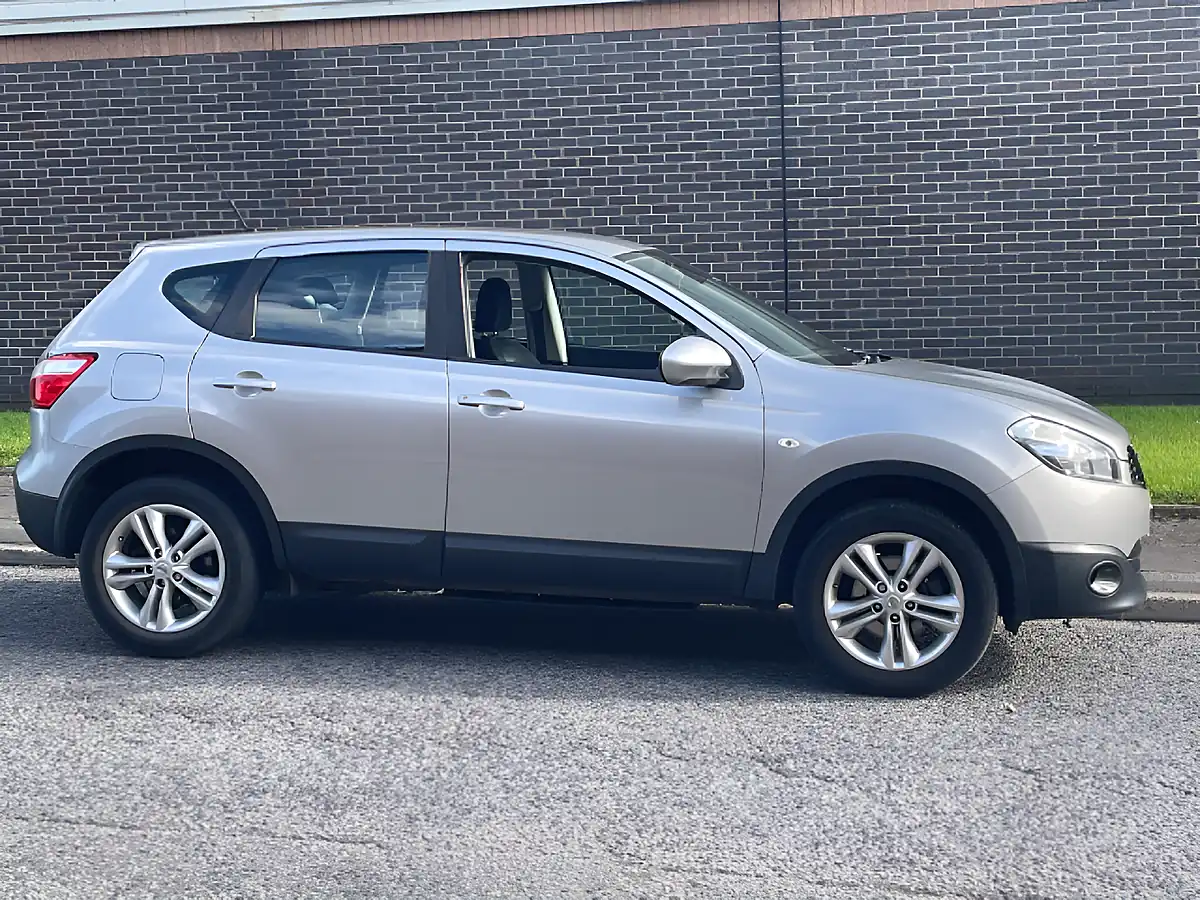 Used 2012 Nissan Qashqai Acenta Silver - Interior and Exterior details 2