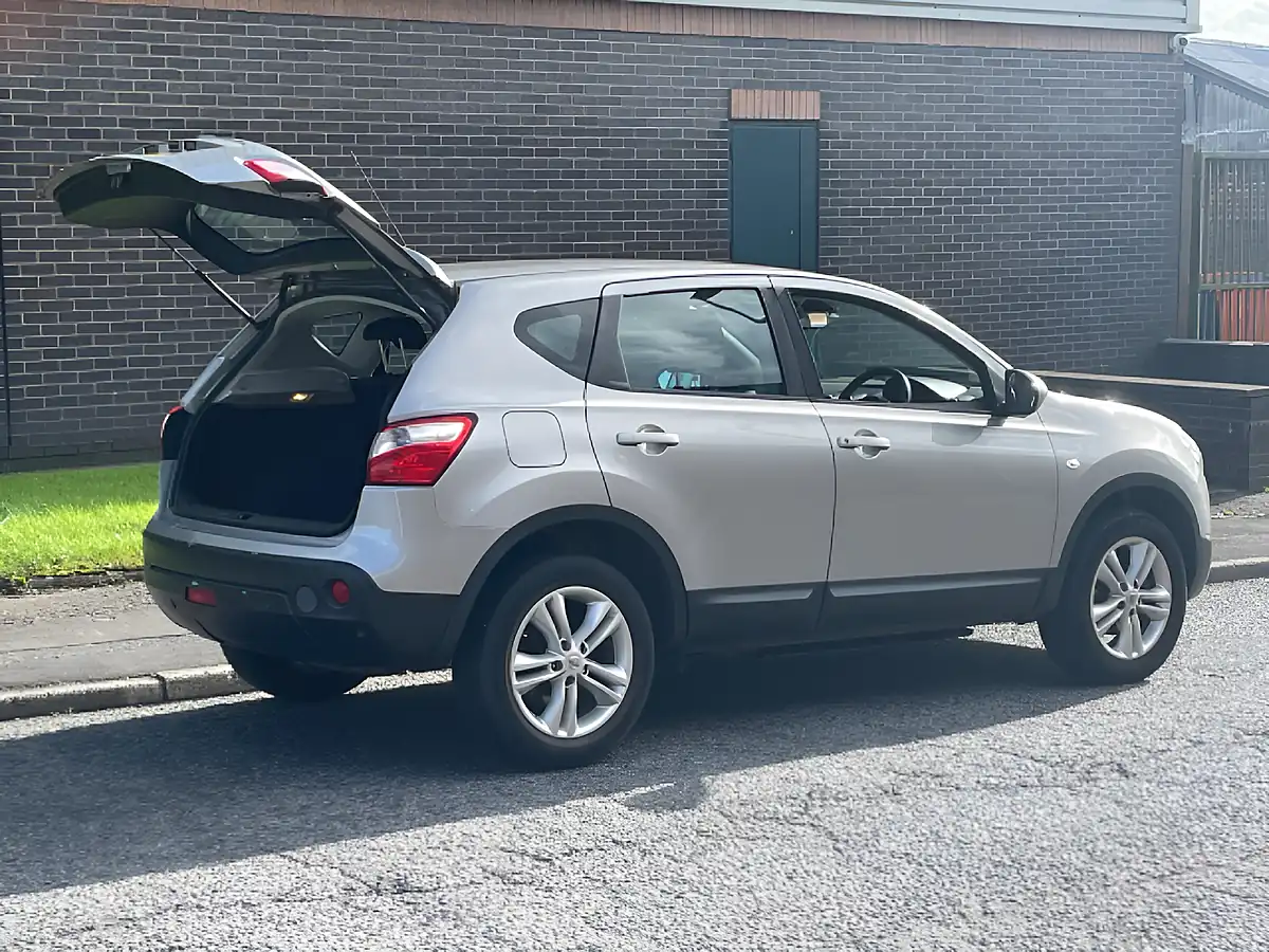 Used 2012 Nissan Qashqai Acenta Silver - Interior and Exterior details 3