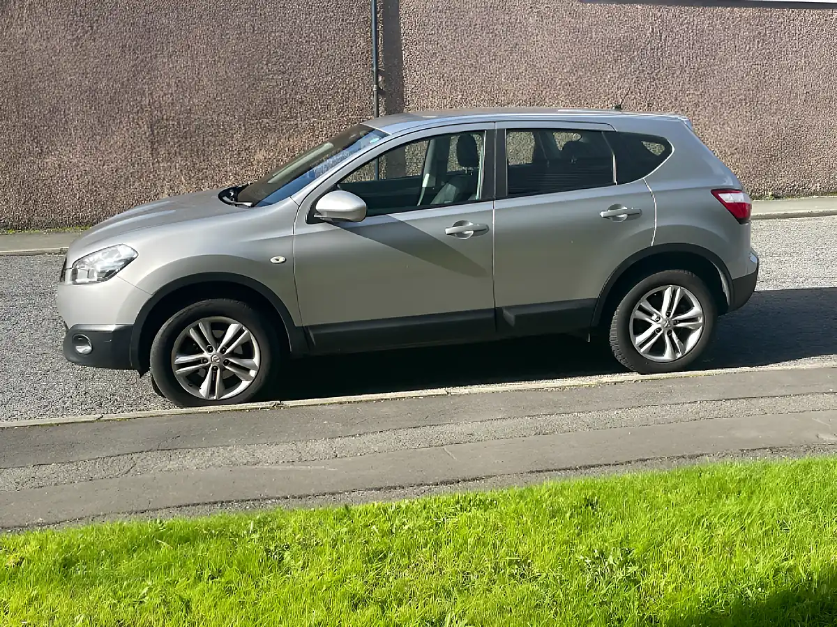 Used 2012 Nissan Qashqai Acenta Silver - Interior and Exterior details 6