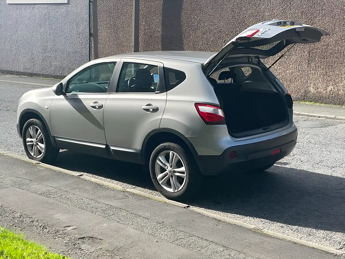 Used 2012 Nissan Qashqai Acenta Silver - Interior and Exterior details 7