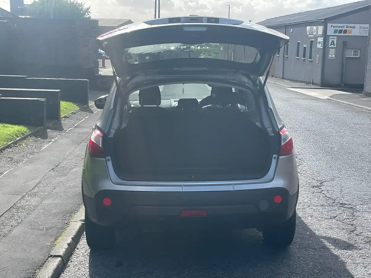 Used 2012 Nissan Qashqai Acenta Silver - Interior and Exterior details 8