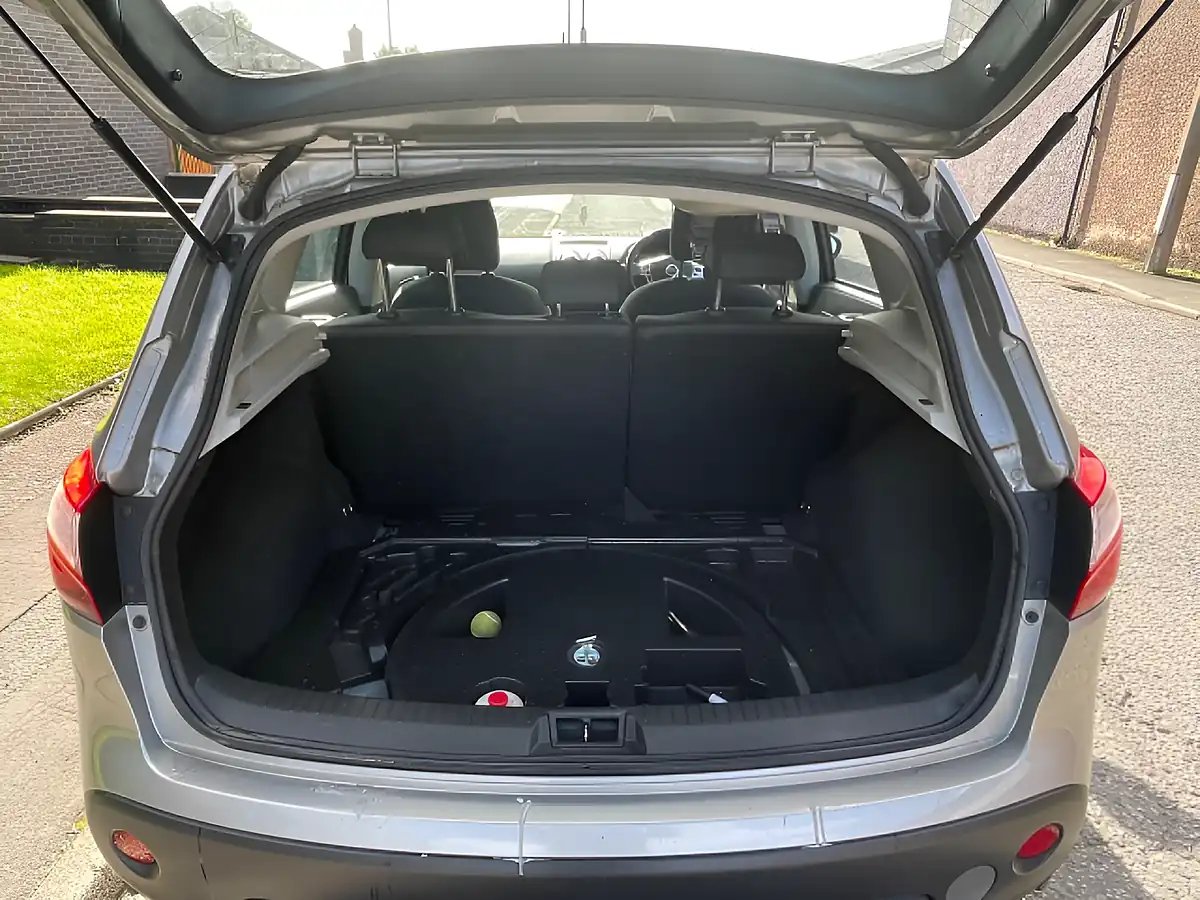Used 2012 Nissan Qashqai Acenta Silver - Interior and Exterior details 9
