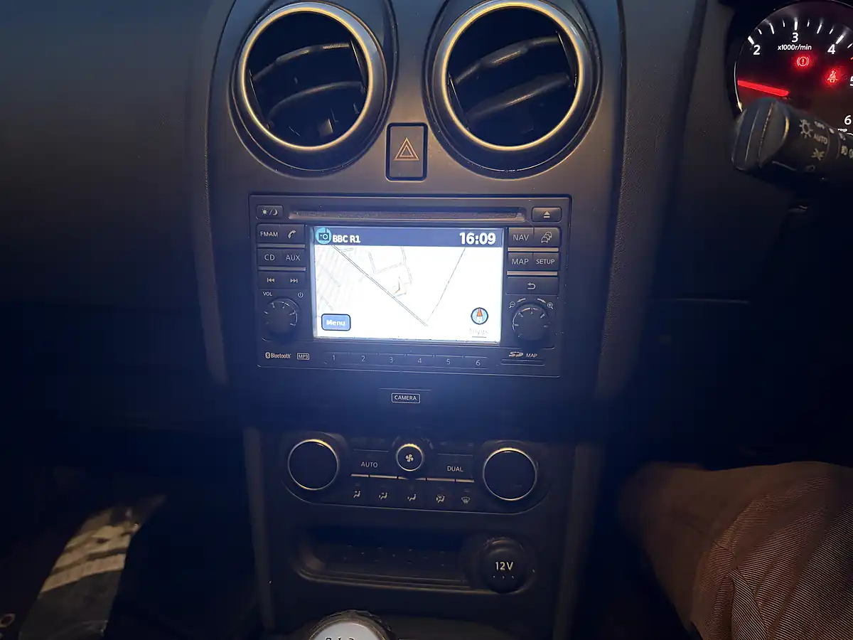 Used 2012 Nissan Qashqai N-Tec Plus Pearl White - Interior and Exterior details 11