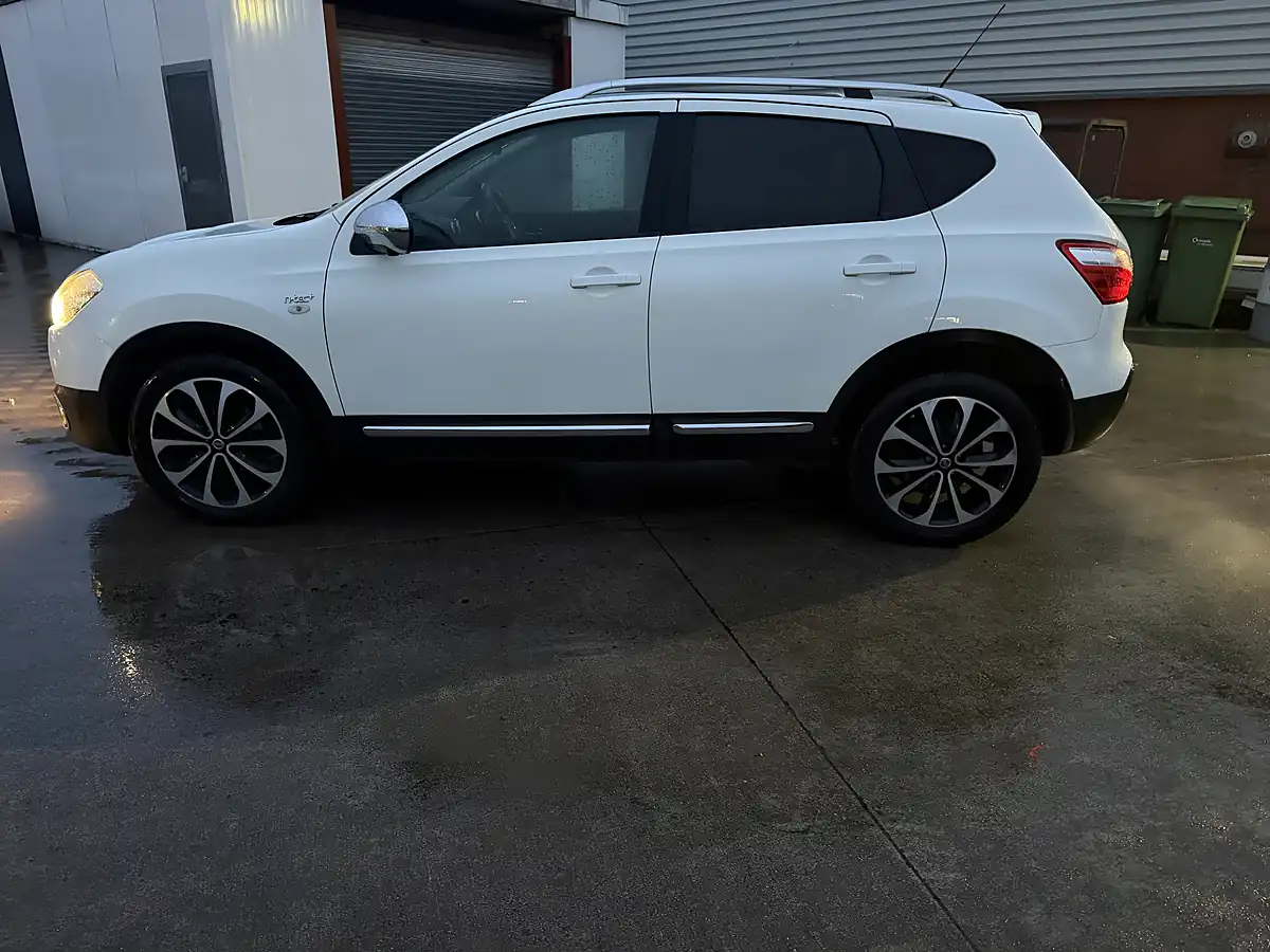 Used 2012 Nissan Qashqai N-Tec Plus Pearl White - Interior and Exterior details 5