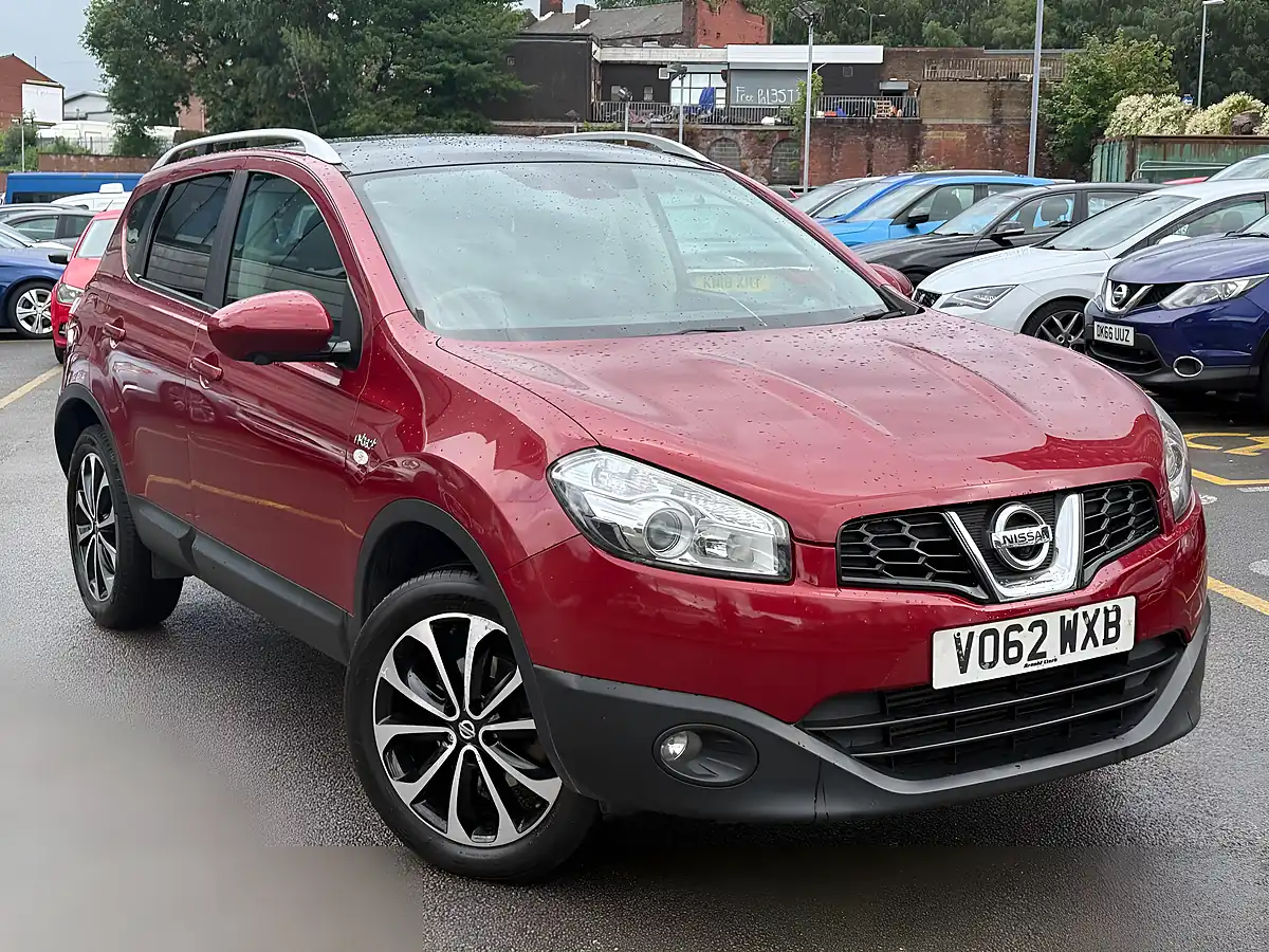 Used 2012 Nissan Qashqai N-Tec+ Red - Front View