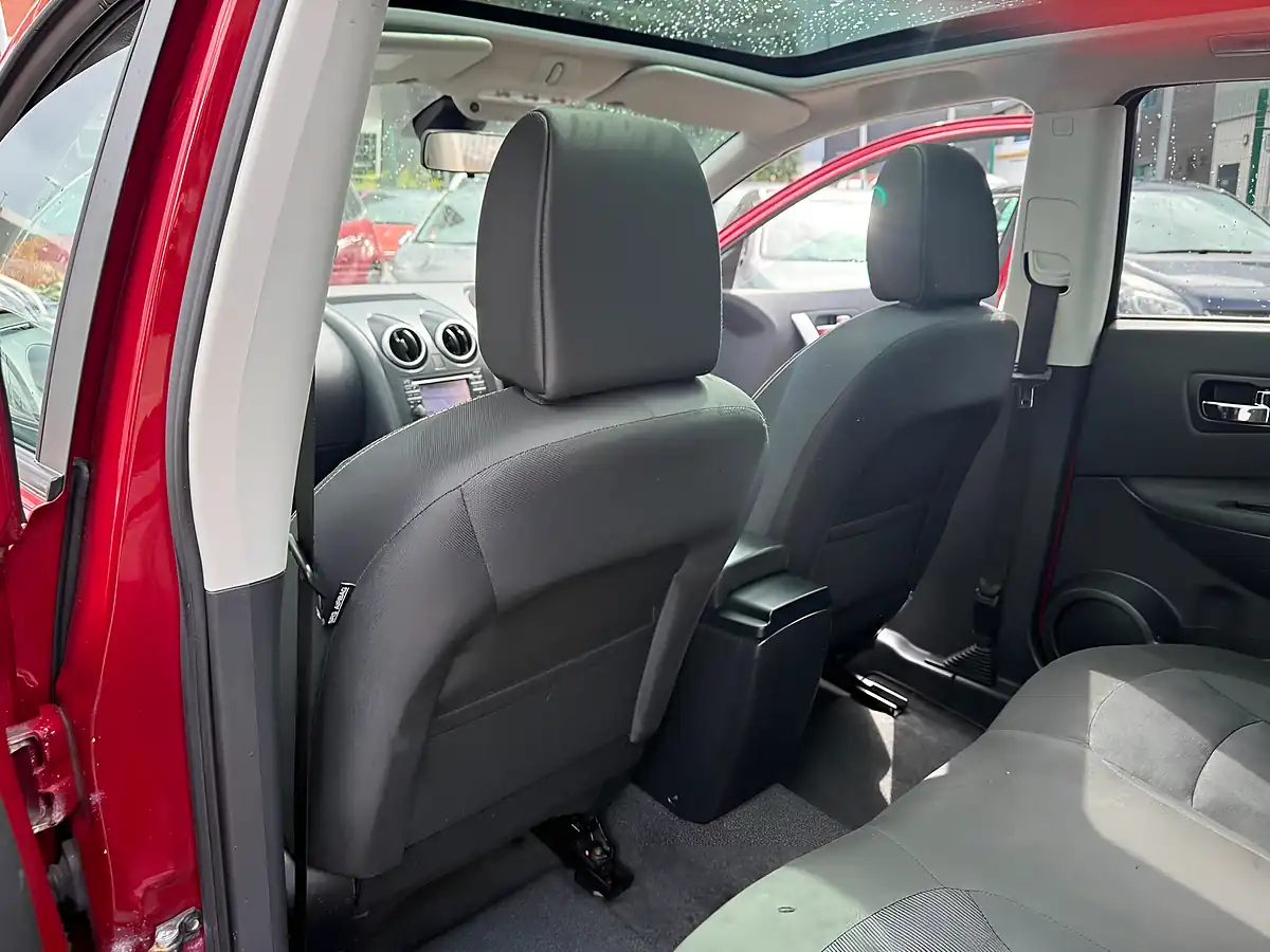 Used 2012 Nissan Qashqai N-Tec+ Red - Interior and Exterior details 13