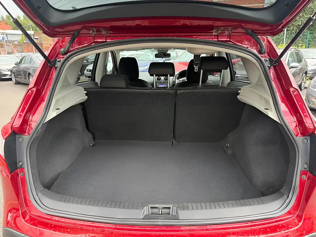 Used 2012 Nissan Qashqai N-Tec+ Red - Interior and Exterior details 18
