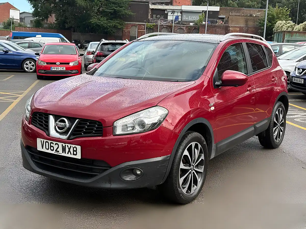 Used 2012 Nissan Qashqai N-Tec+ Red - Interior and Exterior details 4