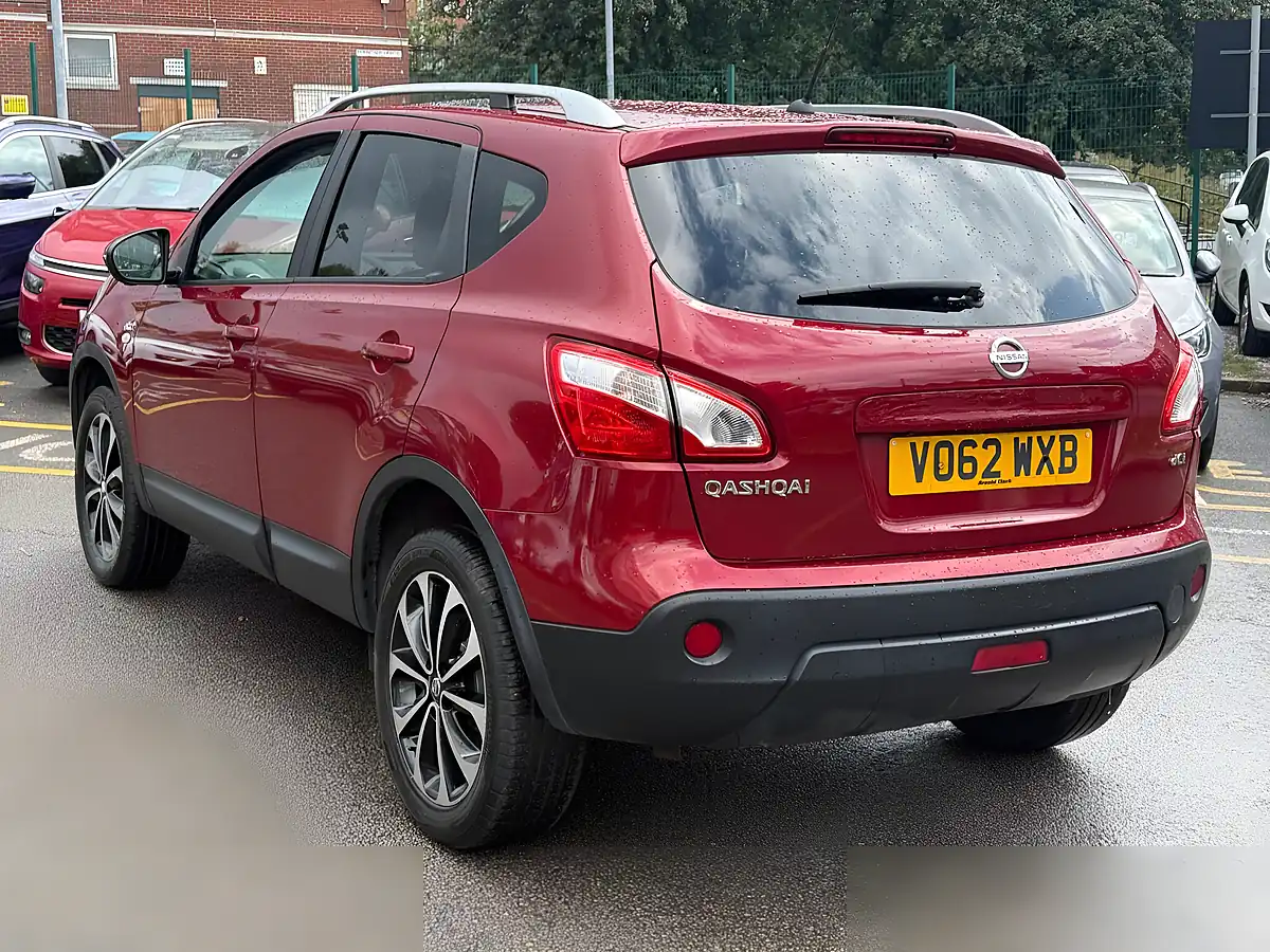 Used 2012 Nissan Qashqai N-Tec+ Red - Interior and Exterior details 5