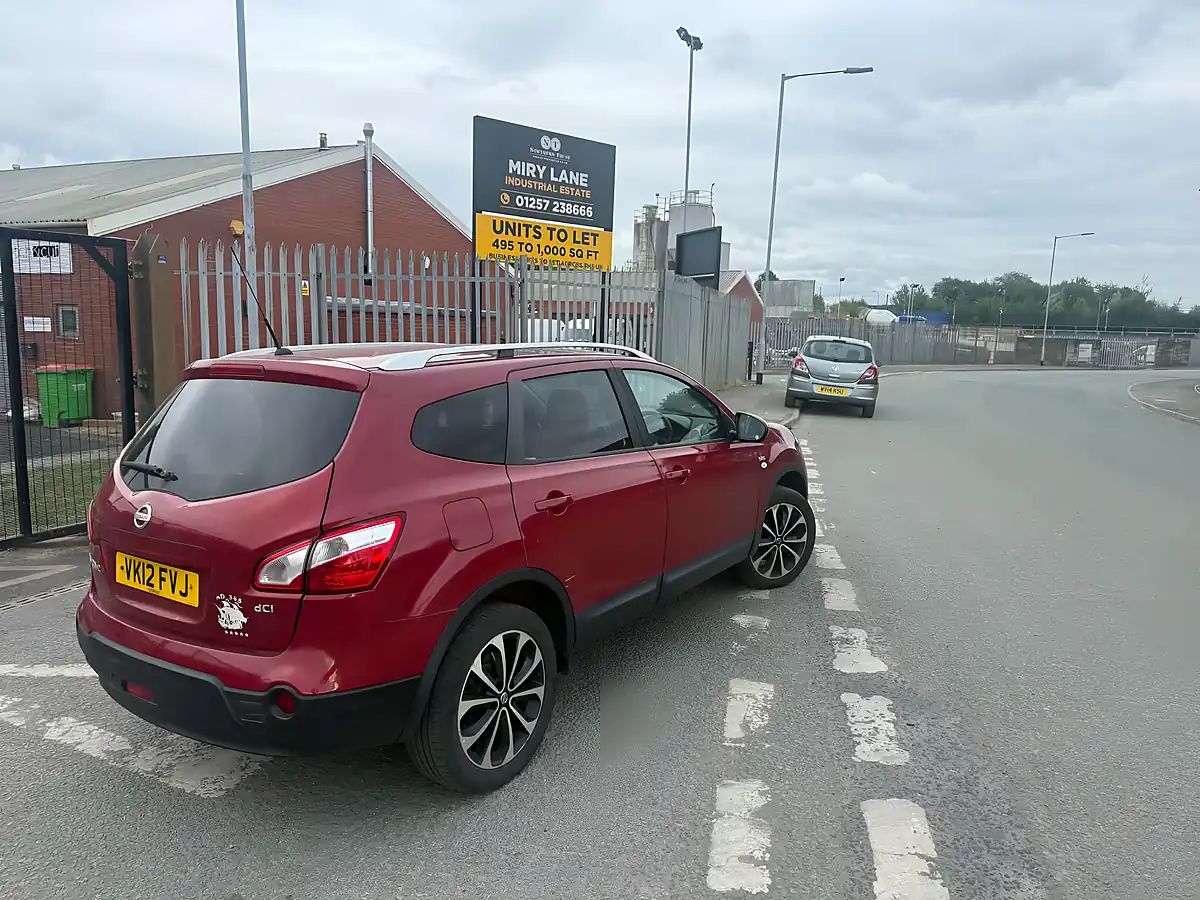 Used 2012 Nissan Qashqai N-Tec+ Red - Interior and Exterior details 10