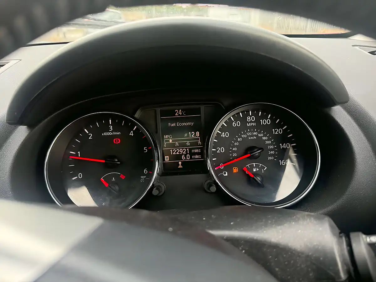 Used 2012 Nissan Qashqai N-Tec+ Red - Interior and Exterior details 11