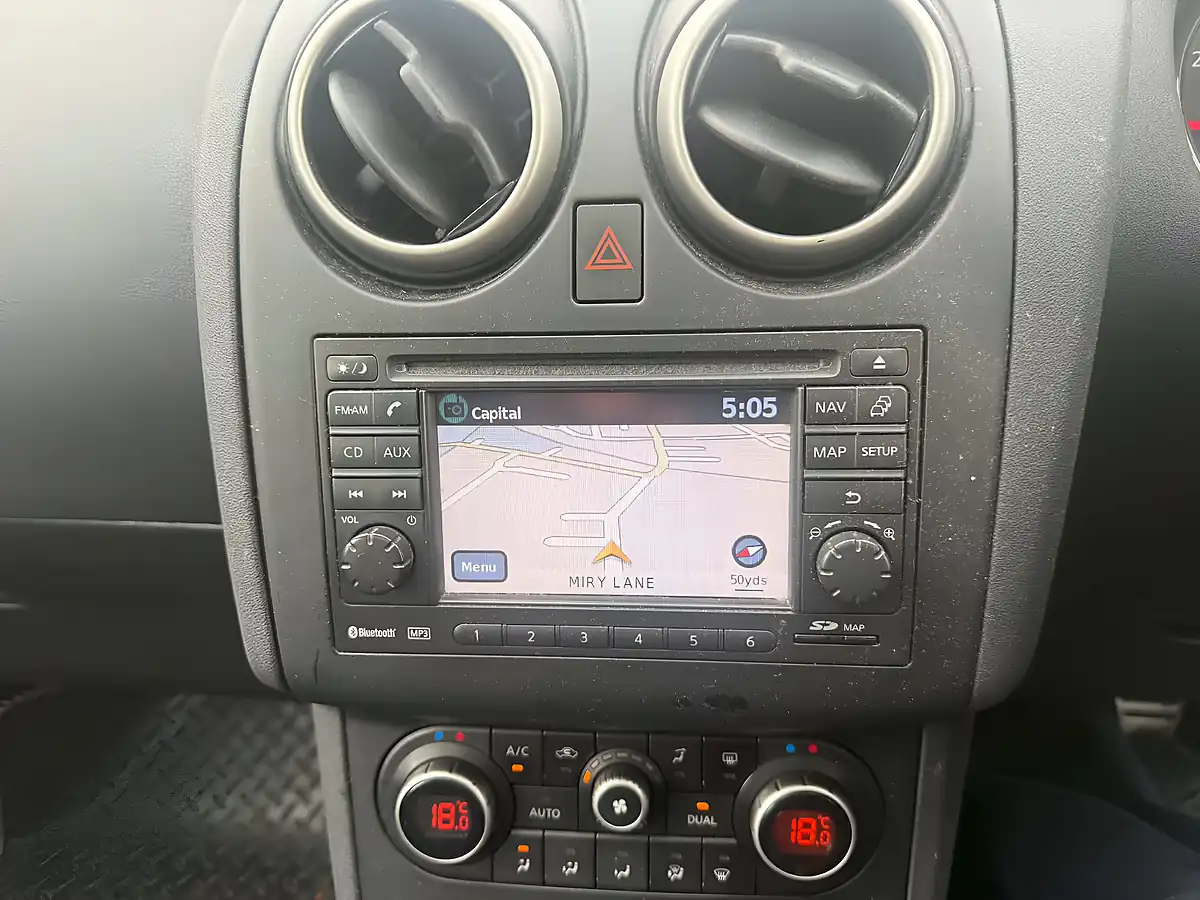 Used 2012 Nissan Qashqai N-Tec+ Red - Interior and Exterior details 16