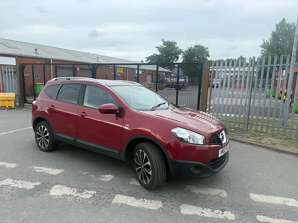 Used 2012 Nissan Qashqai N-Tec+ Red - Interior and Exterior details 4