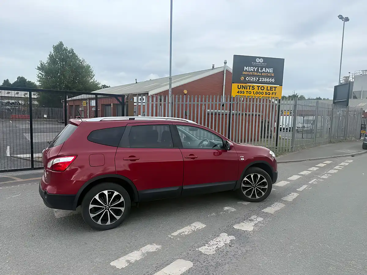 Used 2012 Nissan Qashqai N-Tec+ Red - Interior and Exterior details 6