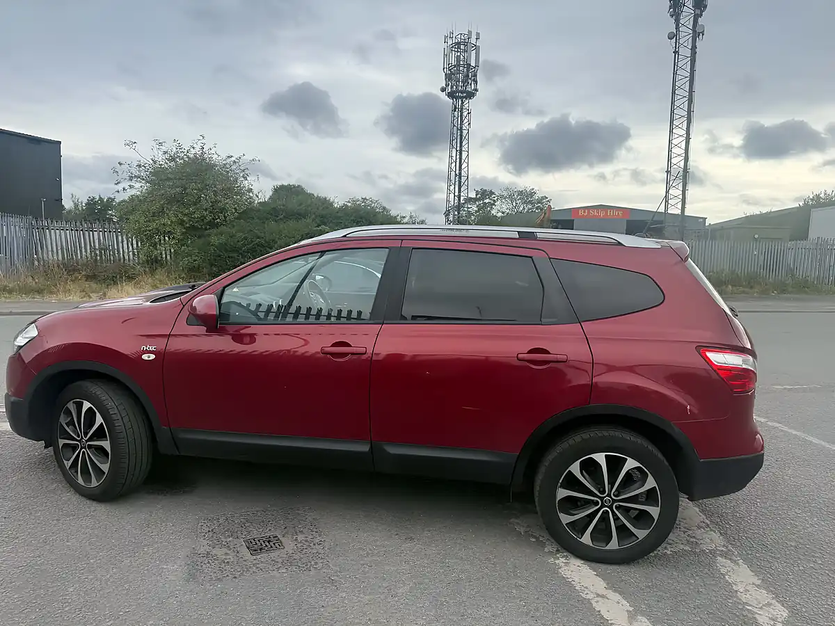 Used 2012 Nissan Qashqai N-Tec+ Red - Interior and Exterior details 7