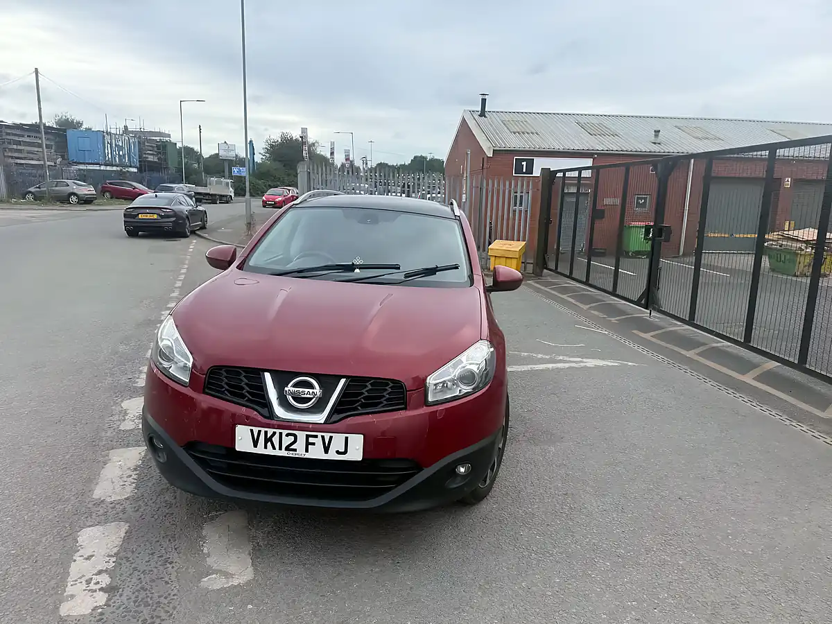 Used 2012 Nissan Qashqai N-Tec+ Red - Interior and Exterior details 8