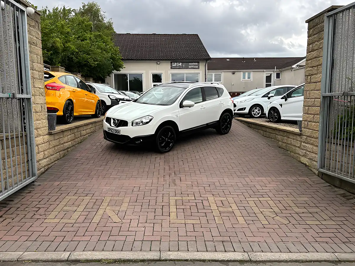 Used 2012 Nissan Qashqai N-Tec+ White - Interior and Exterior details 3