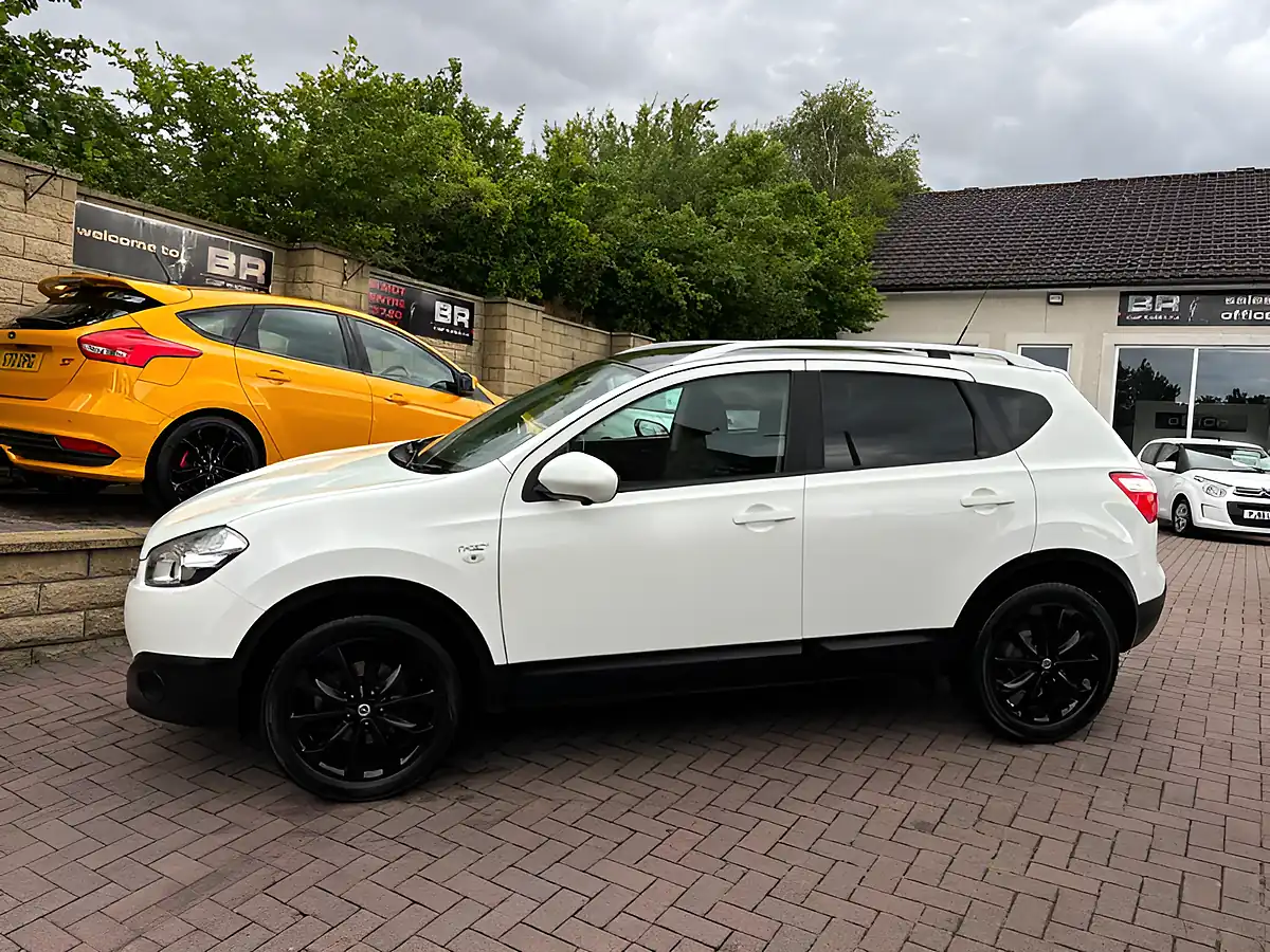 Used 2012 Nissan Qashqai N-Tec+ White - Interior and Exterior details 5