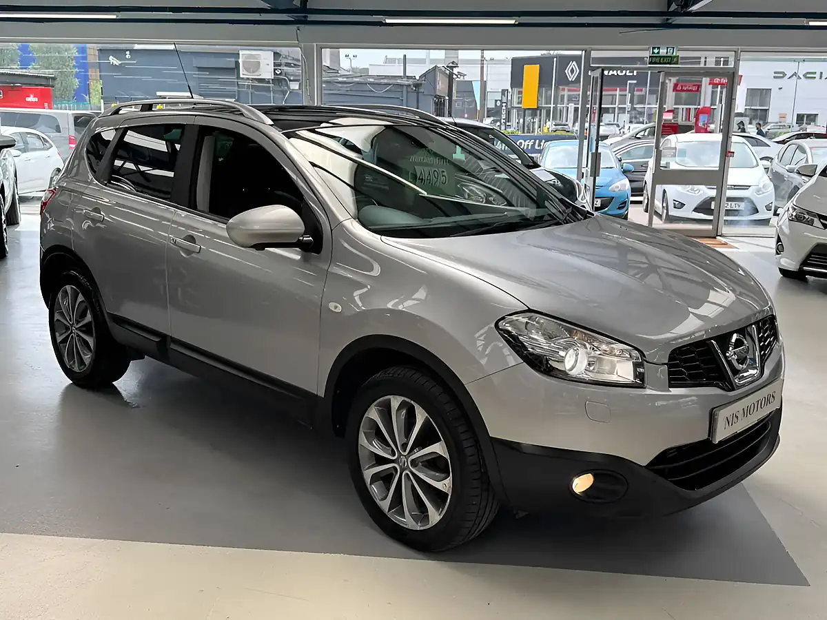Used 2012 Nissan Qashqai Tekna Silver - Interior and Exterior details 11
