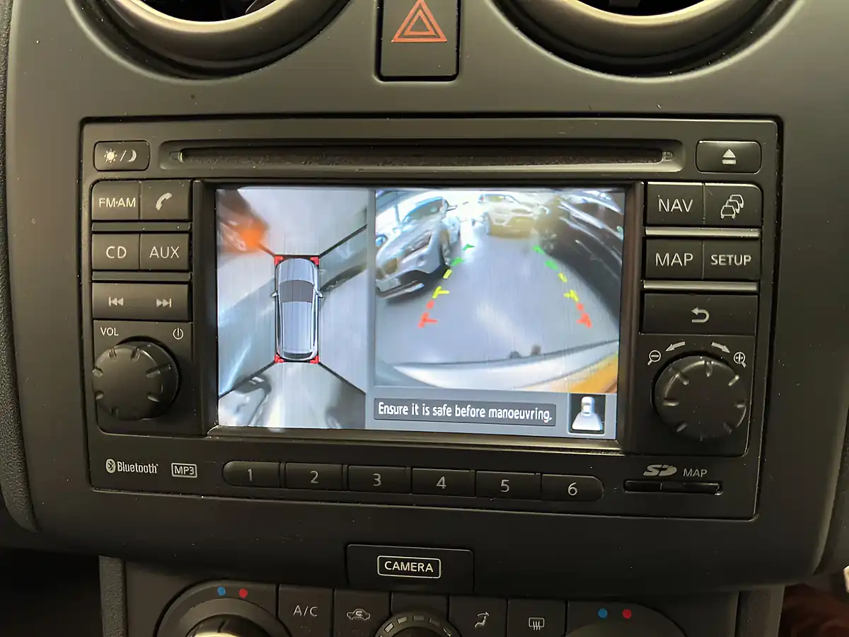 Used 2012 Nissan Qashqai Tekna Silver - Interior and Exterior details 13