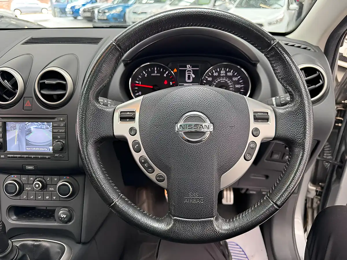 Used 2012 Nissan Qashqai Tekna Silver - Interior and Exterior details 14