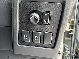 Used 2012 Nissan Qashqai Tekna Silver - Interior and Exterior details 15