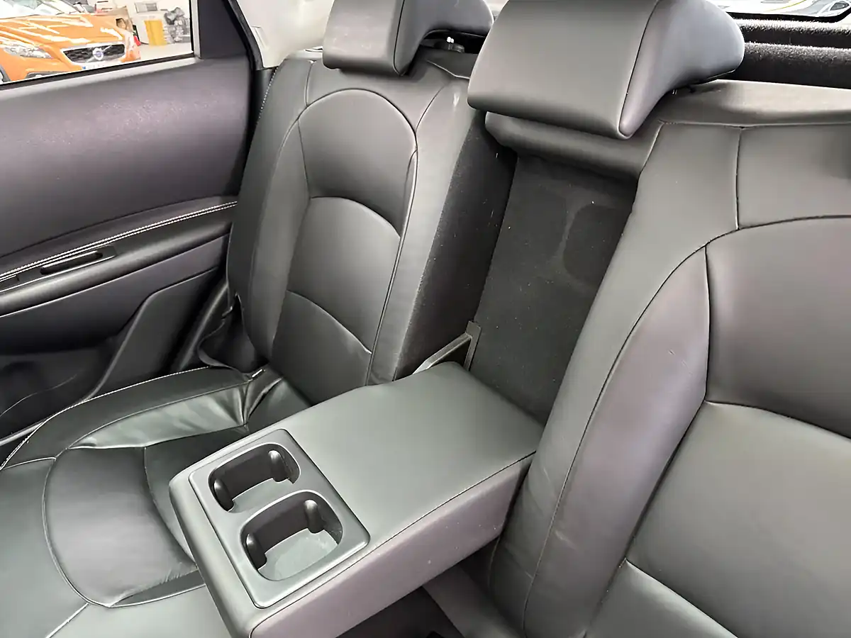 Used 2012 Nissan Qashqai Tekna Silver - Interior and Exterior details 17