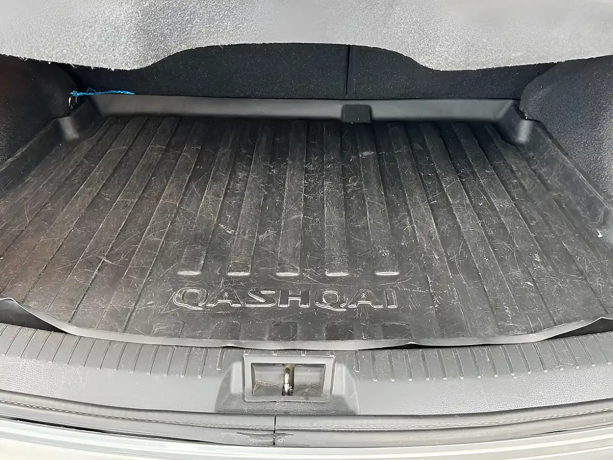 Used 2012 Nissan Qashqai Tekna Silver - Interior and Exterior details 19