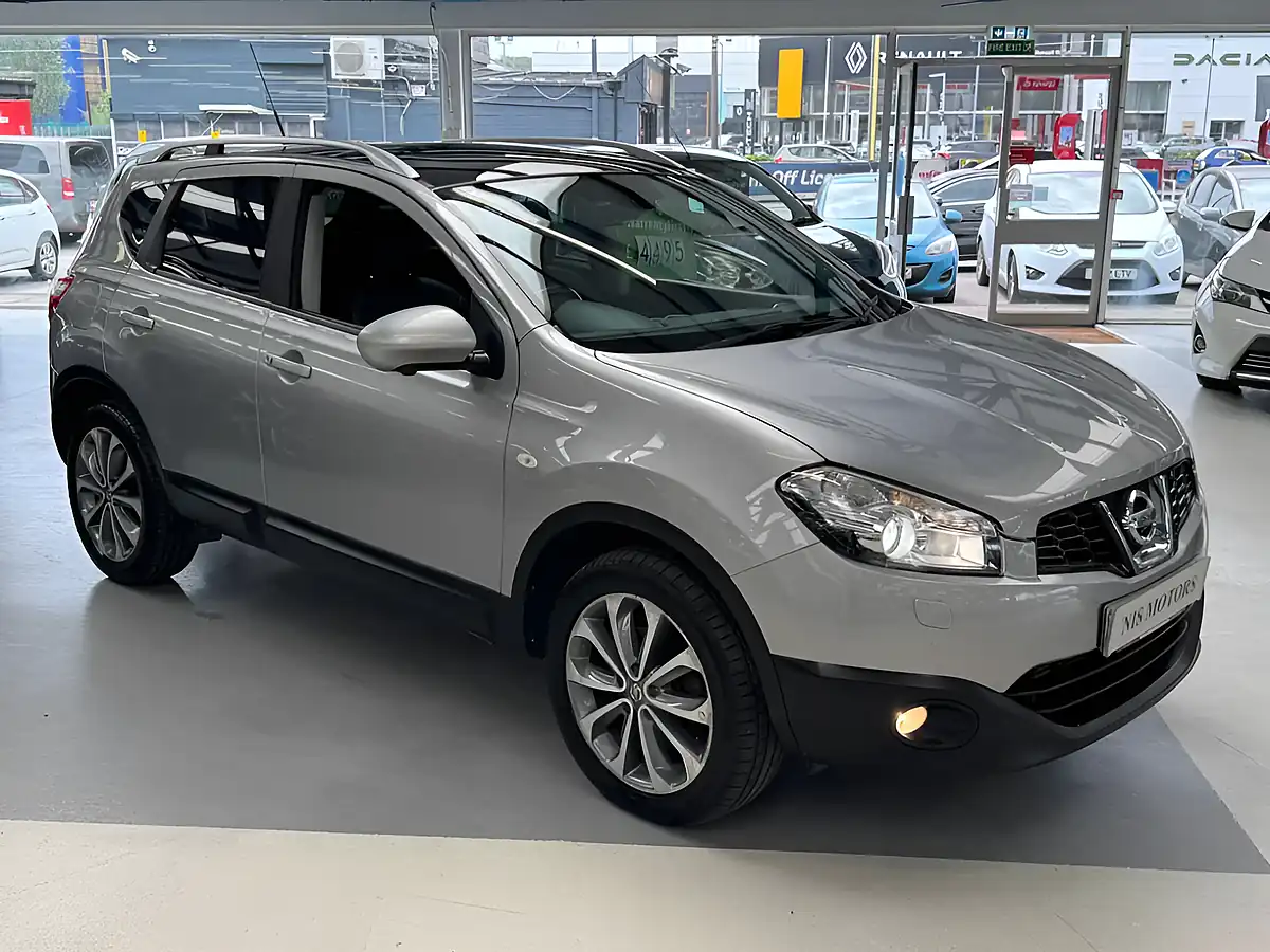 Used 2012 Nissan Qashqai Tekna Silver - Interior and Exterior details 4