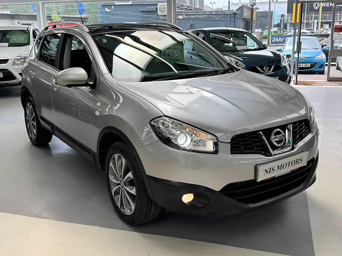 Used 2012 Nissan Qashqai Tekna Silver - Interior and Exterior details 5