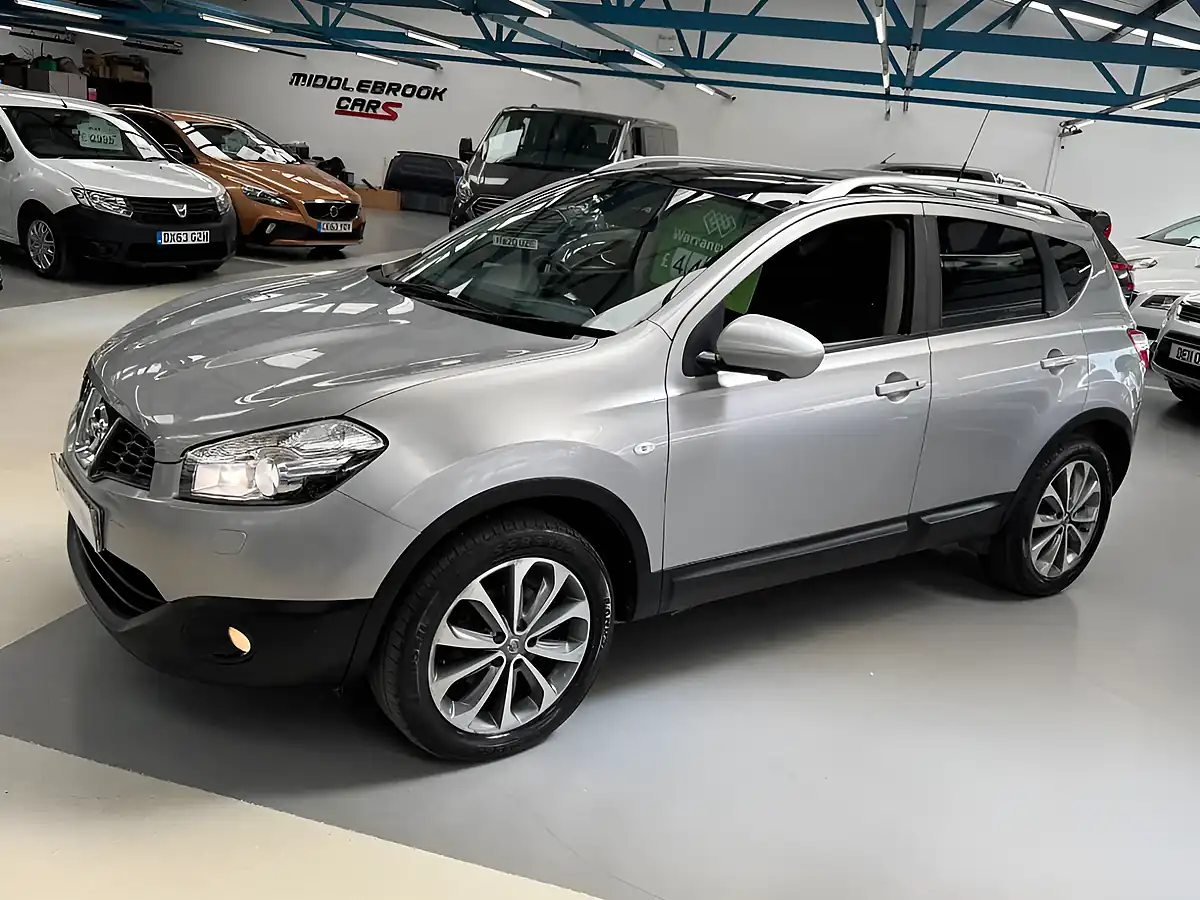 Used 2012 Nissan Qashqai Tekna Silver - Interior and Exterior details 9