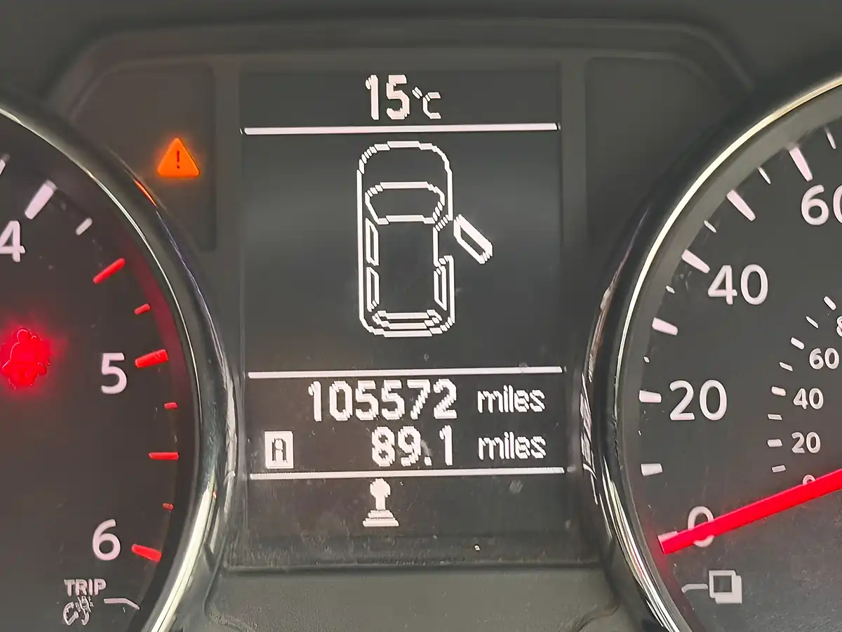 Used 2012 Nissan Qashqai+2 N-Tec White - Interior and Exterior details 12