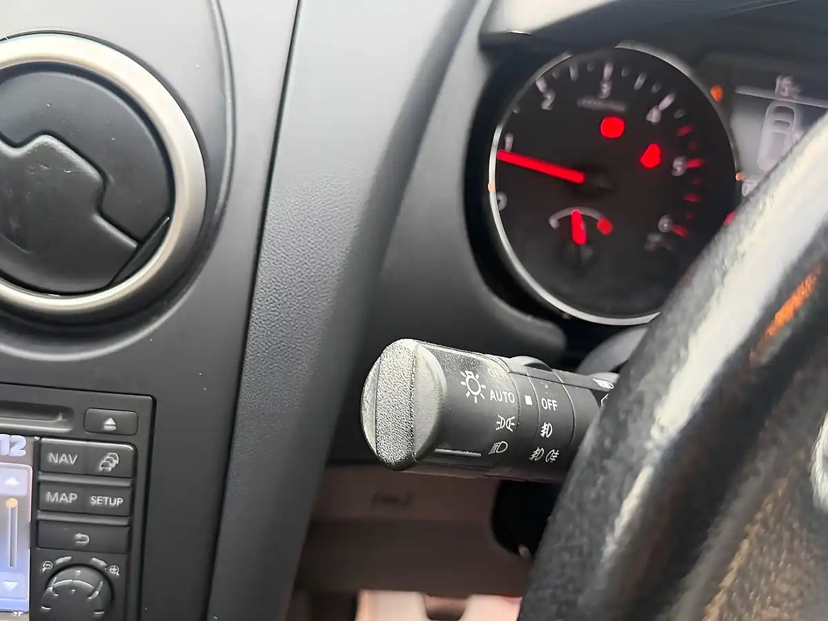 Used 2012 Nissan Qashqai+2 N-Tec White - Interior and Exterior details 13