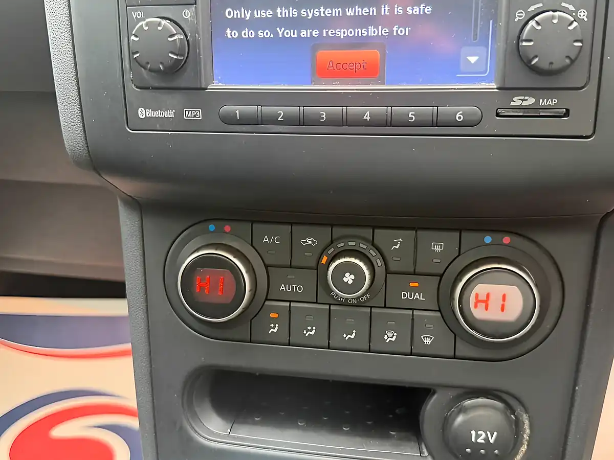 Used 2012 Nissan Qashqai+2 N-Tec White - Interior and Exterior details 15