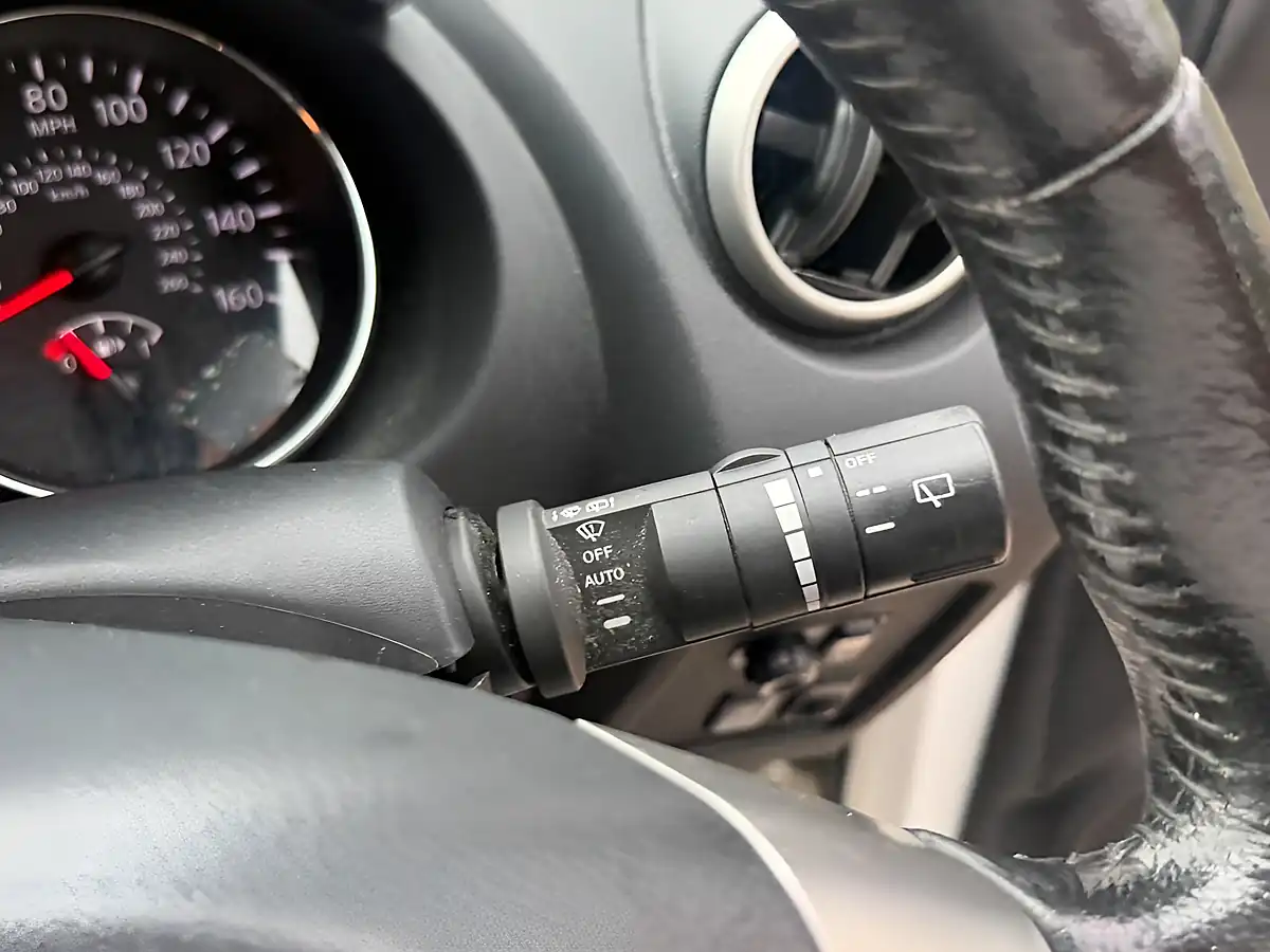 Used 2012 Nissan Qashqai+2 N-Tec White - Interior and Exterior details 17