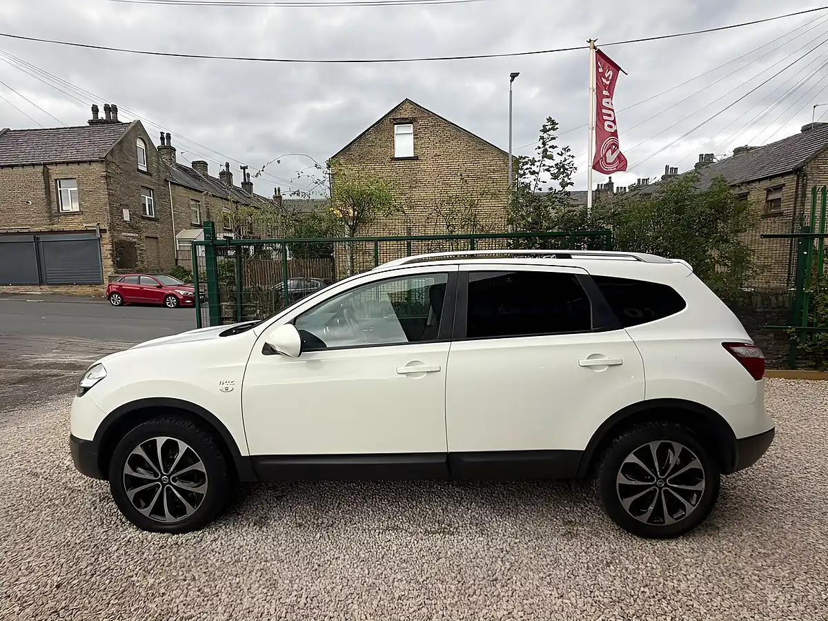 Used 2012 Nissan Qashqai+2 N-Tec White - Interior and Exterior details 20