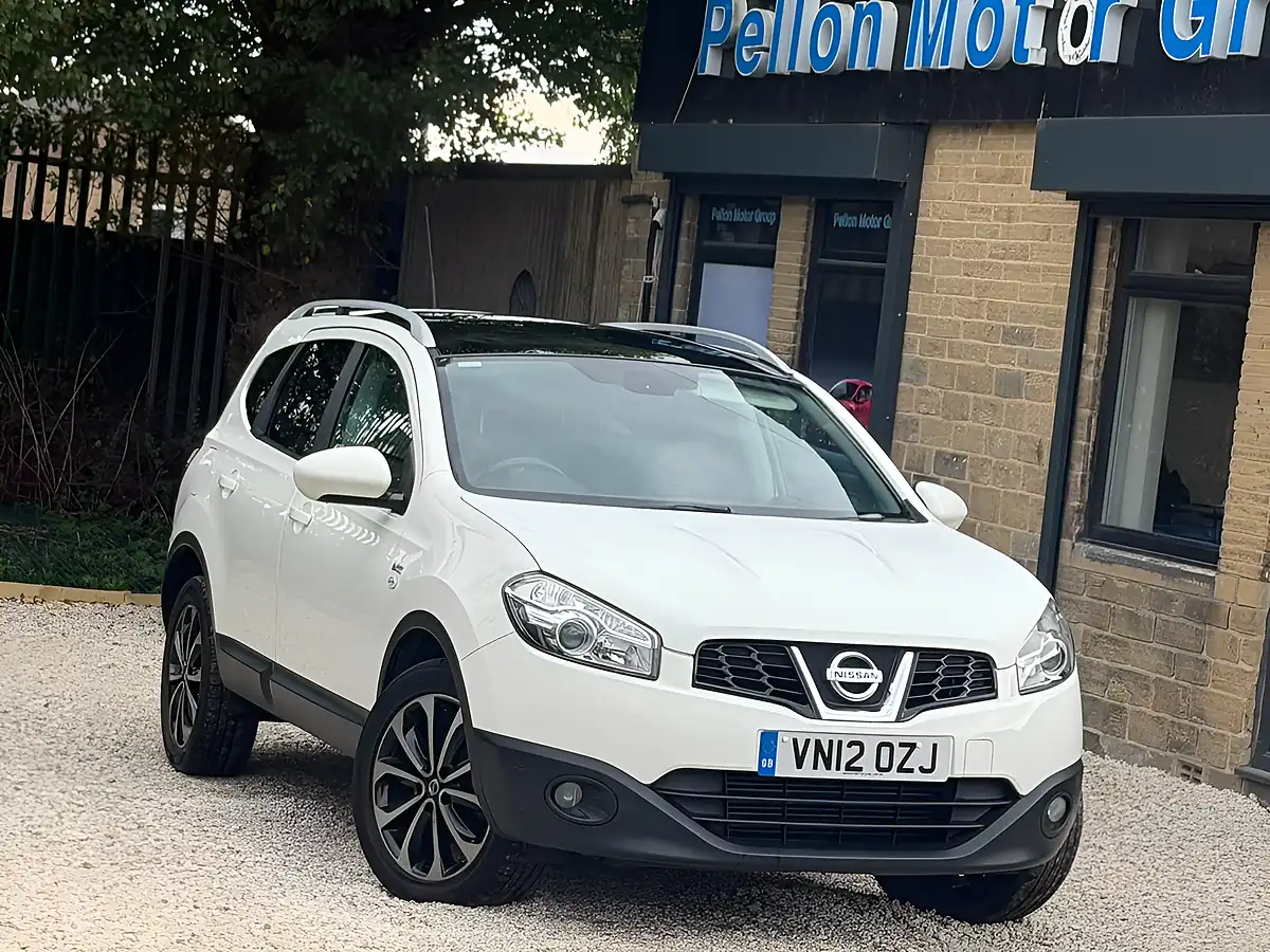 Used 2012 Nissan Qashqai+2 N-Tec White - Interior and Exterior details 3