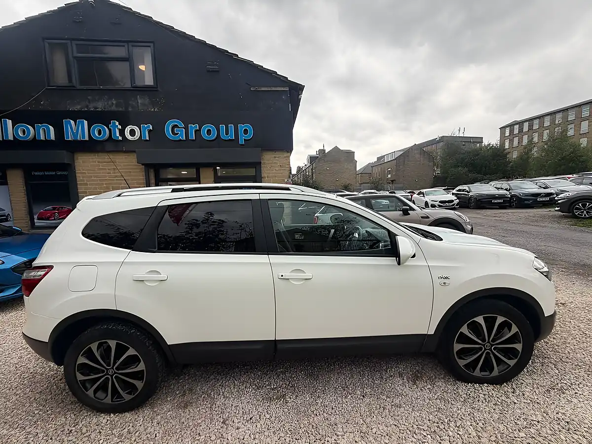 Used 2012 Nissan Qashqai+2 N-Tec White - Interior and Exterior details 4