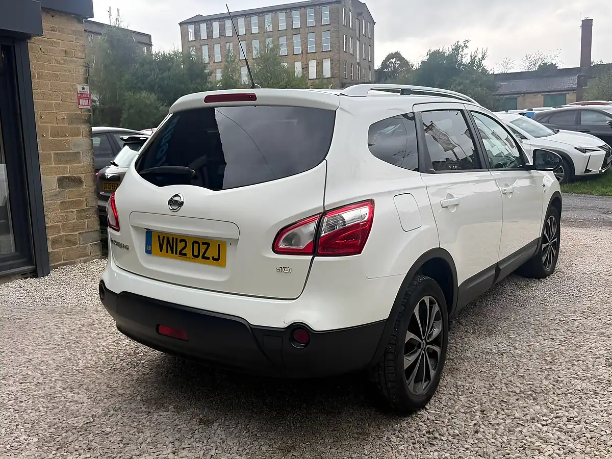 Used 2012 Nissan Qashqai+2 N-Tec White - Interior and Exterior details 5