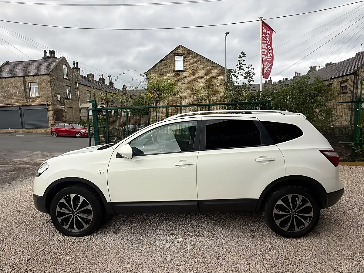 Used 2012 Nissan Qashqai+2 N-Tec White - Interior and Exterior details 8