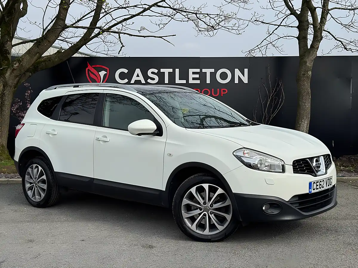 Used 2012 Nissan QASHQAI+2 Tekna White - Front View