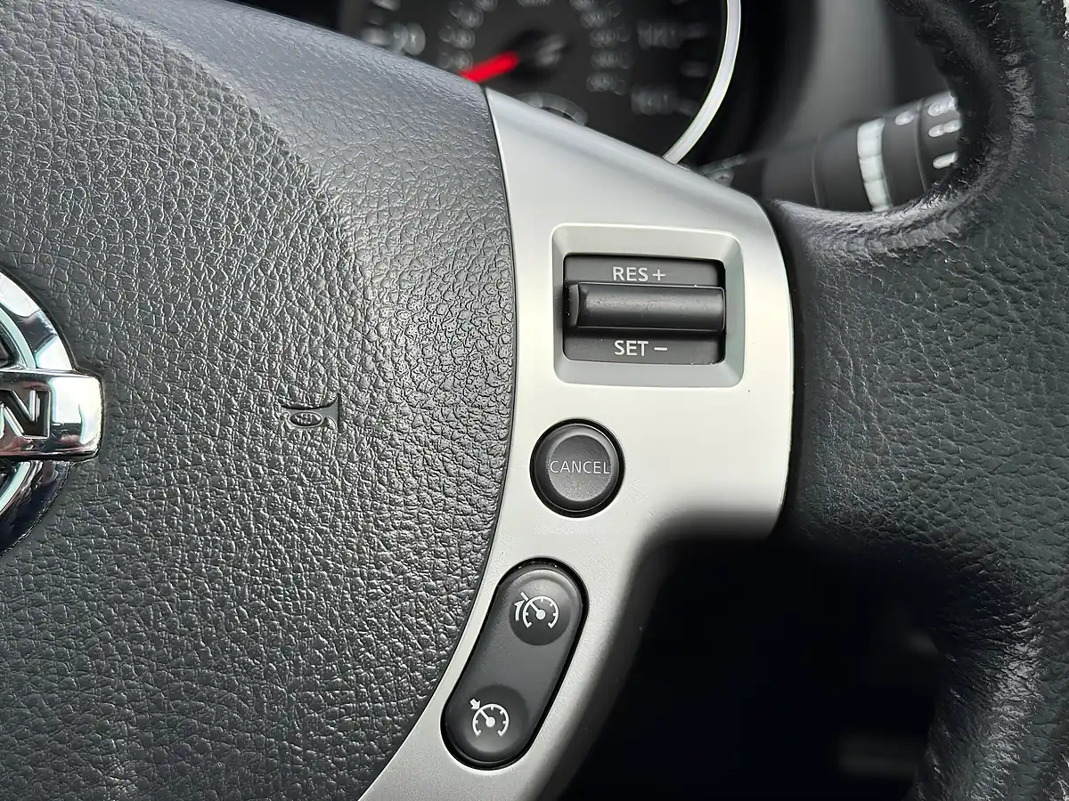 Used 2012 Nissan QASHQAI+2 Tekna White - Interior and Exterior details 14