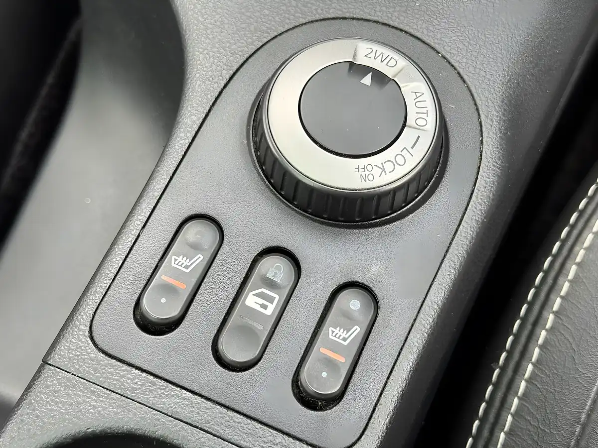 Used 2012 Nissan QASHQAI+2 Tekna White - Interior and Exterior details 15